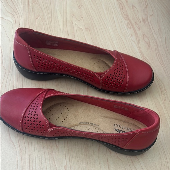 Clarks Women's Red Leather Slip-ons with Cutout Design - Picture 4 of 5